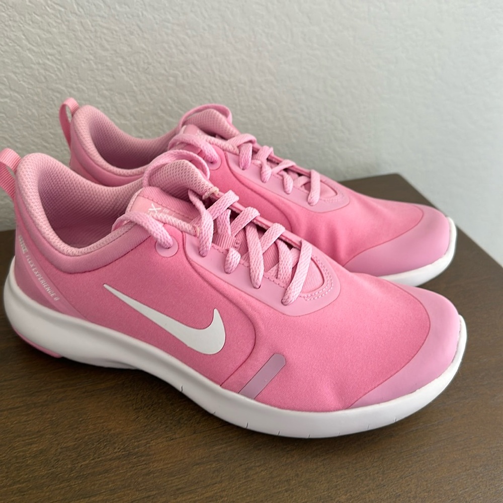 New without tag - girls size 4 Nike Flex athletic shoes